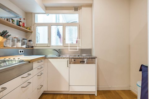 Apartamento de 4 dormitorios en venta en Barcelona, Cataluña, Spain № 6822 - foto 23