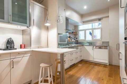 Apartamento de 4 dormitorios en venta en Barcelona, Cataluña, Spain № 6822 - foto 18