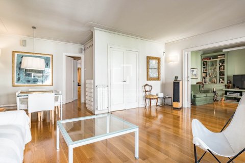 Apartamento de 4 dormitorios en venta en Barcelona, Cataluña, Spain № 6822 - foto 3