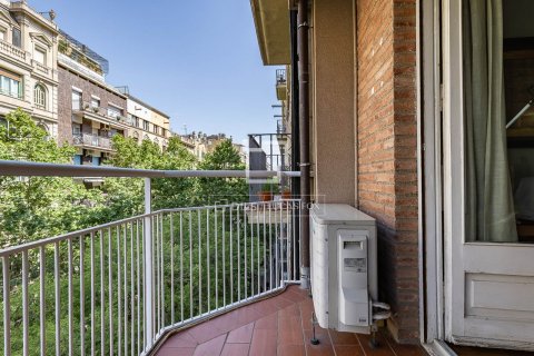 Apartamento de 4 dormitorios en venta en Barcelona, Cataluña, Spain № 6822 - foto 13