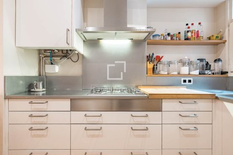 Apartamento de 4 dormitorios en venta en Barcelona, Cataluña, Spain № 6822 - foto 20