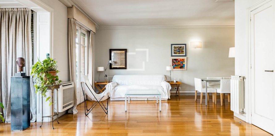 Apartamento de 4 dormitorios en venta en Barcelona, Cataluña, Spain № 6822