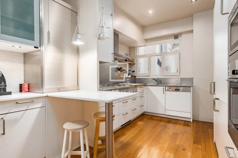 Apartamento de 4 dormitorios en venta en Barcelona, Cataluña, Spain № 6822 - foto 24