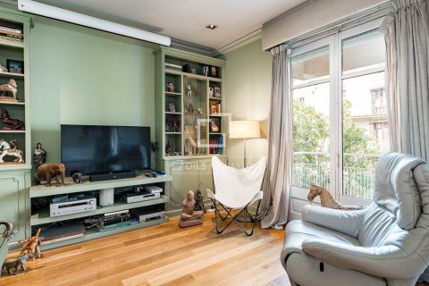 Apartamento de 4 dormitorios en venta en Barcelona, Cataluña, Spain № 6822 - foto 8