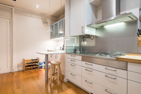 Apartamento de 4 dormitorios en venta en Barcelona, Cataluña, Spain № 6822 - foto 21