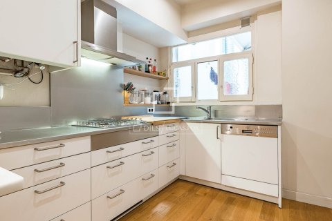 Apartamento de 4 dormitorios en venta en Barcelona, Cataluña, Spain № 6822 - foto 19