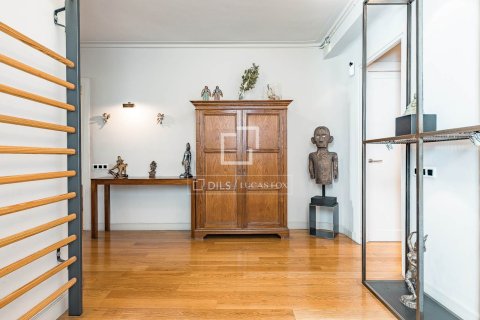 Apartamento de 4 dormitorios en venta en Barcelona, Cataluña, Spain № 6822 - foto 26