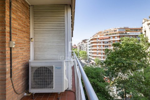 Apartamento de 4 dormitorios en venta en Barcelona, Cataluña, Spain № 6822 - foto 14