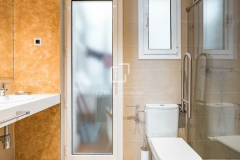 Apartamento de 4 dormitorios en venta en Barcelona, Cataluña, Spain № 6822 - foto 27