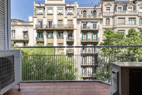 Apartamento de 4 dormitorios en venta en Barcelona, Cataluña, Spain № 6822 - foto 11