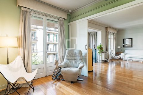 Apartamento de 4 dormitorios en venta en Barcelona, Cataluña, Spain № 6822 - foto 10