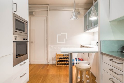 Apartamento de 4 dormitorios en venta en Barcelona, Cataluña, Spain № 6822 - foto 22