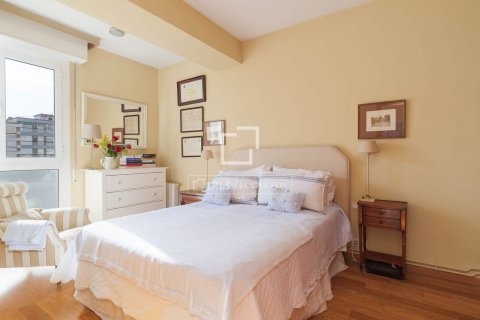 Apartamento de 3 dormitorios en venta en Barcelona, Cataluña, Spain № 6823 - foto 14