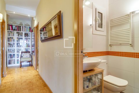 Apartamento de 3 dormitorios en venta en Barcelona, Cataluña, Spain № 6823 - foto 25