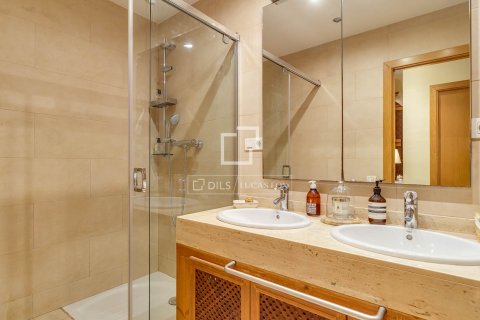Apartamento de 3 dormitorios en venta en Barcelona, Cataluña, Spain № 6823 - foto 17