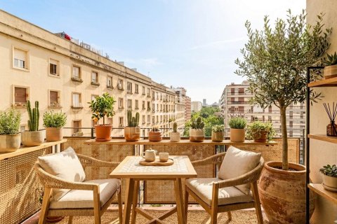 Apartamento de 3 dormitorios en venta en Barcelona, Cataluña, Spain № 6823 - foto 28