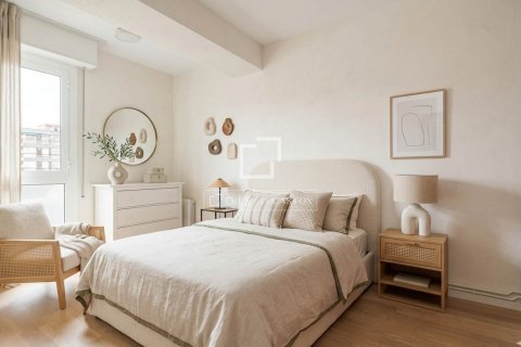 Apartamento de 3 dormitorios en venta en Barcelona, Cataluña, Spain № 6823 - foto 27