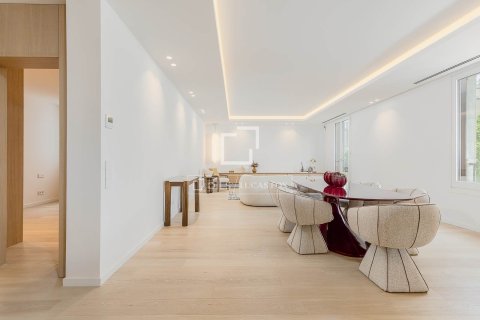Apartamento de 4 dormitorios en venta en Barcelona, Cataluña, Spain № 6817 - foto 6