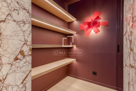 Apartamento de 4 dormitorios en venta en Barcelona, Cataluña, Spain № 6817 - foto 23