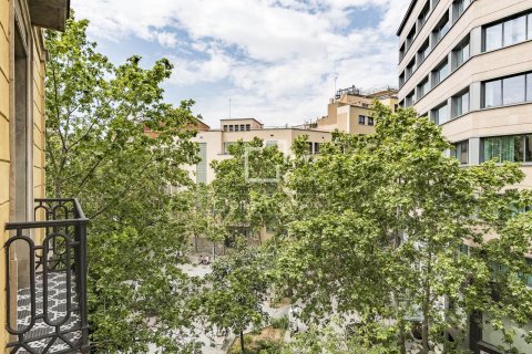Apartamento de 4 dormitorios en venta en Barcelona, Cataluña, Spain № 6817 - foto 19