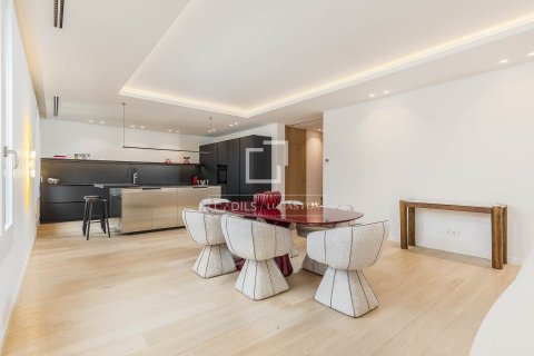 Apartamento de 4 dormitorios en venta en Barcelona, Cataluña, Spain № 6817 - foto 8