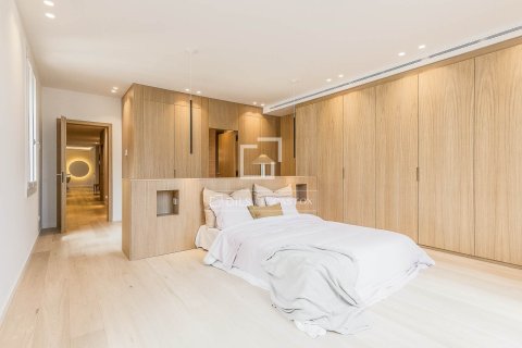 Apartamento de 4 dormitorios en venta en Barcelona, Cataluña, Spain № 6817 - foto 27