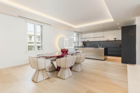 Apartamento de 4 dormitorios en venta en Barcelona, Cataluña, Spain № 6817 - foto 7