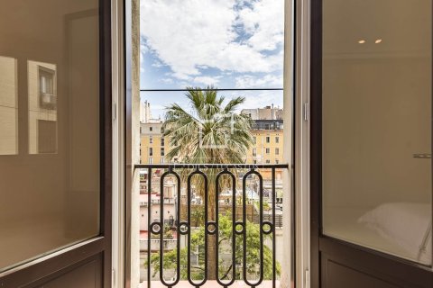 Apartamento de 4 dormitorios en venta en Barcelona, Cataluña, Spain № 6817 - foto 29