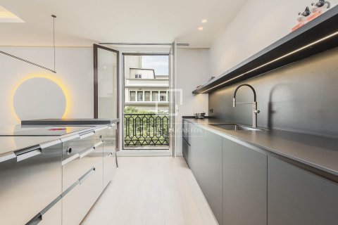 Apartamento de 4 dormitorios en venta en Barcelona, Cataluña, Spain № 6817 - foto 15