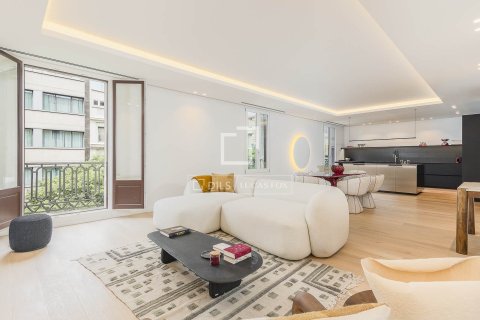 Apartamento de 4 dormitorios en venta en Barcelona, Cataluña, Spain № 6817