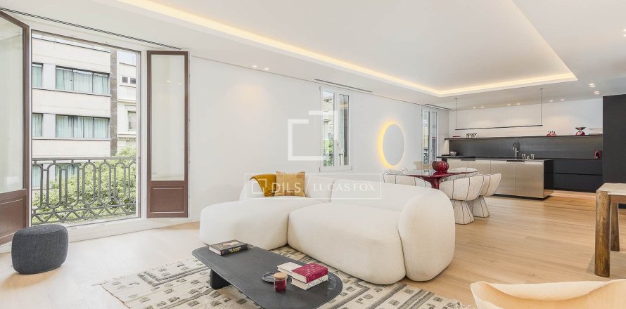 Apartamento de 4 dormitorios en venta en Barcelona, Cataluña, Spain № 6817