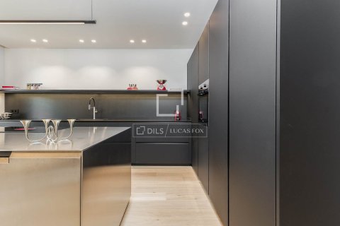Apartamento de 4 dormitorios en venta en Barcelona, Cataluña, Spain № 6817 - foto 14