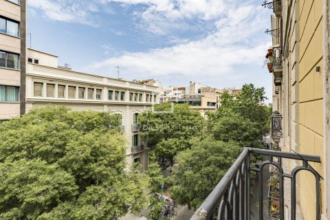 Apartamento de 4 dormitorios en venta en Barcelona, Cataluña, Spain № 6817 - foto 18