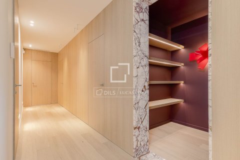 Apartamento de 4 dormitorios en venta en Barcelona, Cataluña, Spain № 6817 - foto 21