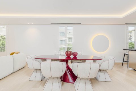 Apartamento de 4 dormitorios en venta en Barcelona, Cataluña, Spain № 6817 - foto 5
