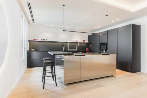 Apartamento de 4 dormitorios en venta en Barcelona, Cataluña, Spain № 6817 - foto 10