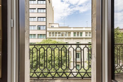 Apartamento de 4 dormitorios en venta en Barcelona, Cataluña, Spain № 6817 - foto 16