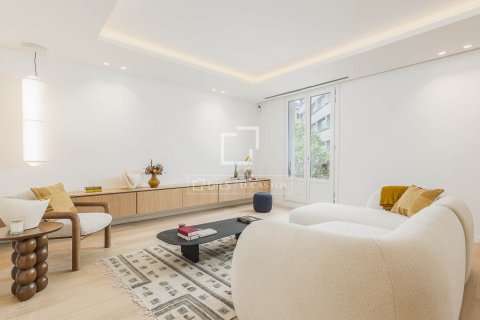 Apartamento de 4 dormitorios en venta en Barcelona, Cataluña, Spain № 6817 - foto 3