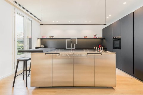 Apartamento de 4 dormitorios en venta en Barcelona, Cataluña, Spain № 6817 - foto 11