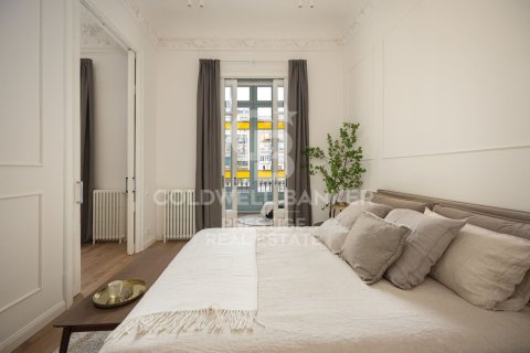 Apartamento de 3 dormitorios en venta en Barcelona, Cataluña, Spain № 6094 - foto 17