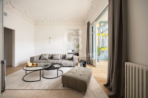 Apartamento de 3 dormitorios en venta en Barcelona, Cataluña, Spain № 6094 - foto 2