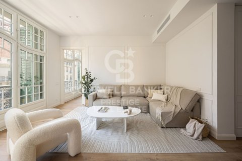 3 bedrooms apartment for sale in Barcelona, Catalonia, Spain № 6095 - photo 2