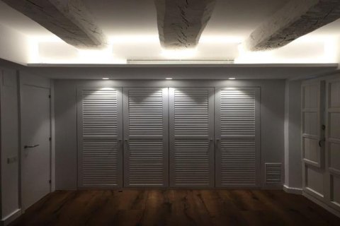 1363 sq.m. commercial property for sale in Barcelona, Catalonia, Spain № 6206 - photo 4