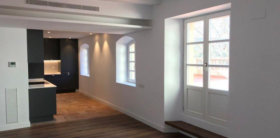 1363 sq.m. commercial property for sale in Barcelona, Catalonia, Spain № 6206