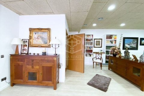 Купить виллу в Кальдес д'Эстрак, Испания с 5 спален, 379м², № 945 - фото 8