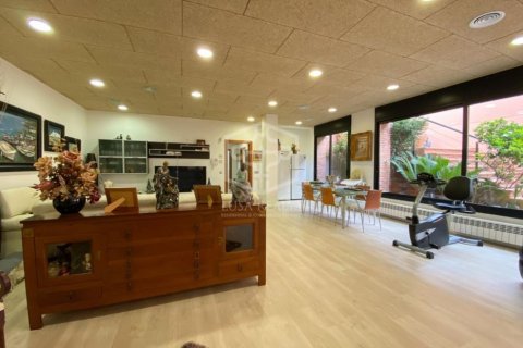 Купить виллу в Кальдес д'Эстрак, Испания с 5 спален, 379м², № 945 - фото 10