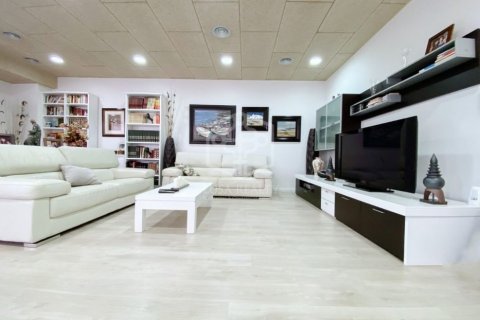 Купить виллу в Кальдес д'Эстрак, Испания с 5 спален, 379м², № 945 - фото 6