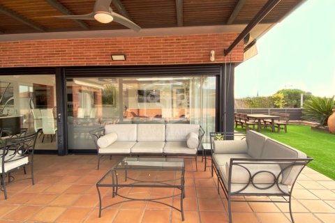 Купить виллу в Кальдес д'Эстрак, Испания с 5 спален, 379м², № 945 - фото 2