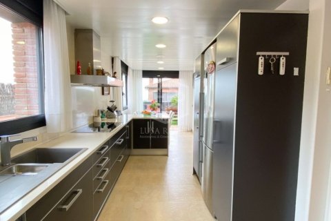 Купить виллу в Кальдес д'Эстрак, Испания с 5 спален, 379м², № 945 - фото 19