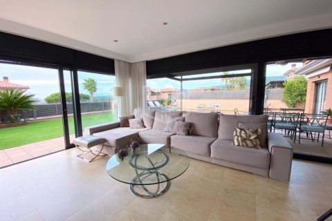 Купить виллу в Кальдес д'Эстрак, Испания с 5 спален, 379м², № 945 - фото 14